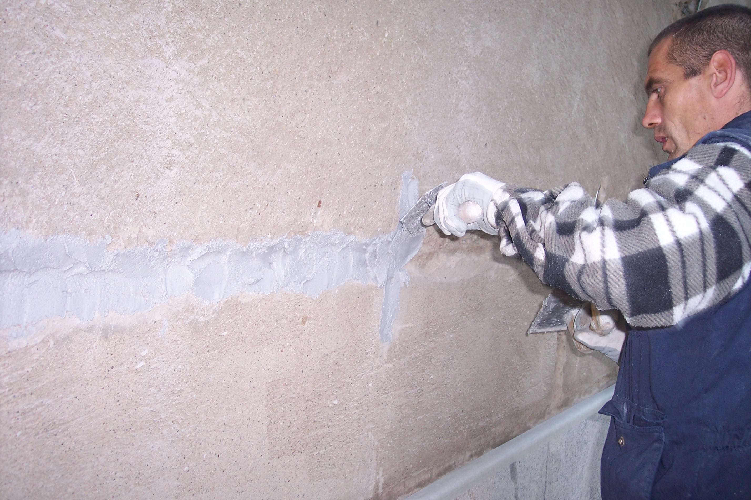 Mortero con fibra de vidrio para el tapado de grietas en fachada