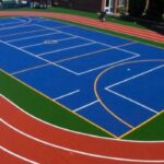Pista esportiva acabada amb pintura antilliscant i senyalització professional segons normativa – Girona Pintors"