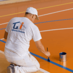pintor de girona pintan una pis ta de hoquei